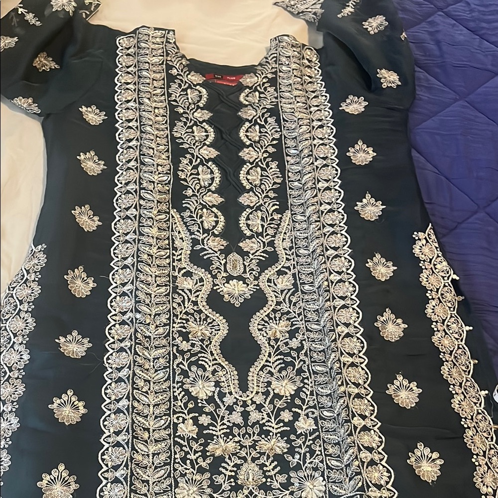 Elegant dark green and White Embroidered shalwar kurta